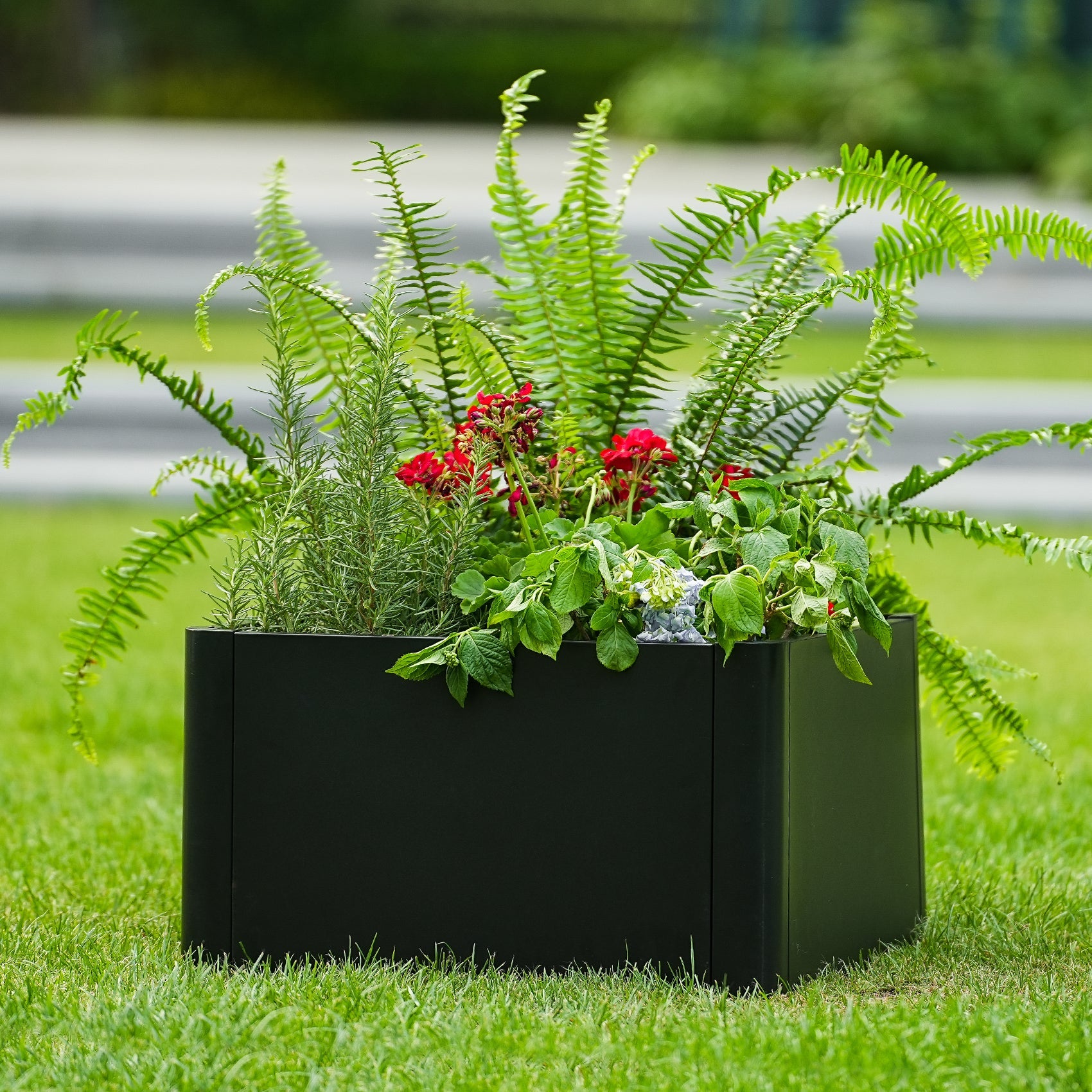 Garvee 20.5" × 20.5" × 11.8" Heavy Duty Square Steel Raised Garden Bed Planter Box – Modern Black, With Base & Drainage Holes, Tool-Complimentary Assembly, For Patio, Balcony, Commercial or Residential Use, With Bottom